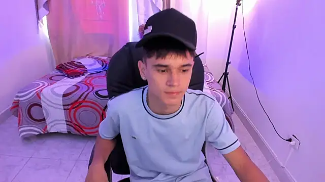 Aron Boyy online show from 04-24-26, 08:44