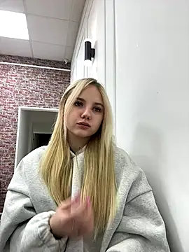 Sky Cutie online show from 11-18-25, 03:23