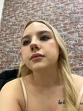 Sky Cutie online show from 01-18-26, 03:54