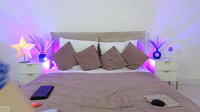 Snapshot of Jules_night chatting on 11-19-25, 09:26 Jules night online show from 11-19-25, 09:26