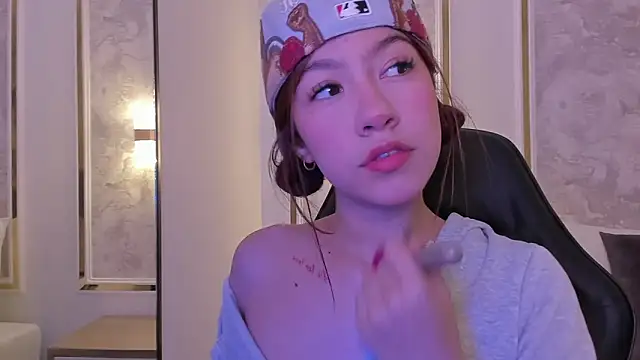 doll eyees  online show from 09-20-25, 03:51