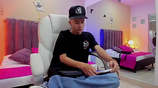 Nascary Fox online show from 10-28-25, 07:38