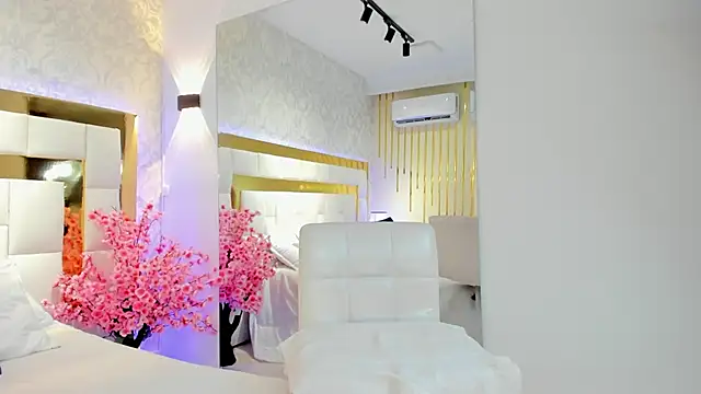 Snapshot of MadisonTylor chatting on 09-13-25, 12:38 MadisonTylor online show from 09-13-25, 12:38