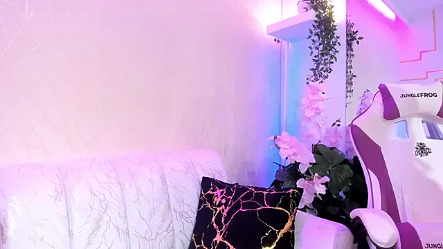 Snapshot of MadisonTylor chatting on 10-22-25, 05:34 MadisonTylor online show from 10-22-25, 05:34