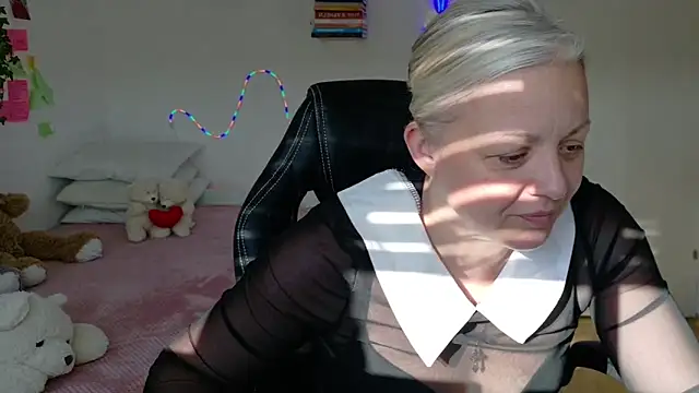 Linsy Kim online show from 03-27-26, 03:01