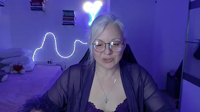 Linsy Kim online show from 04-18-26, 07:58