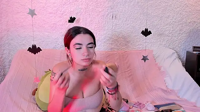 Snapshot of atenea_storm chatting on 10-14-25, 04:13 atenea storm online show from 10-14-25, 04:13