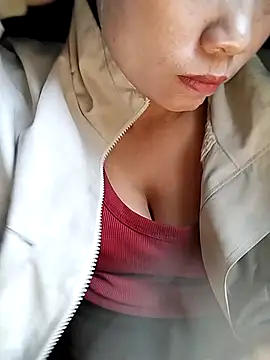 Snapshot of venu00 chatting on 11-27-25, 04:25 venu00 online show from 11-27-25, 04:25