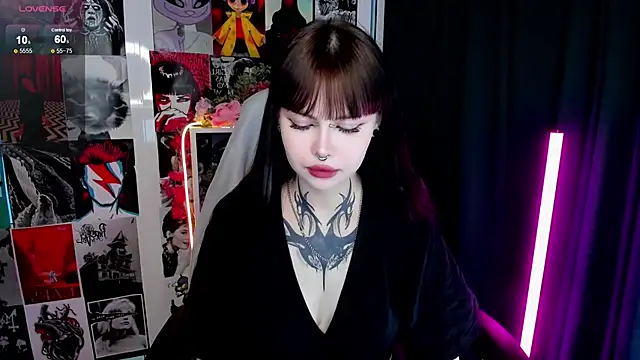 Snapshot of Morana_Batt chatting on 10-13-25, 01:49 Morana Batt online show from 10-13-25, 01:49