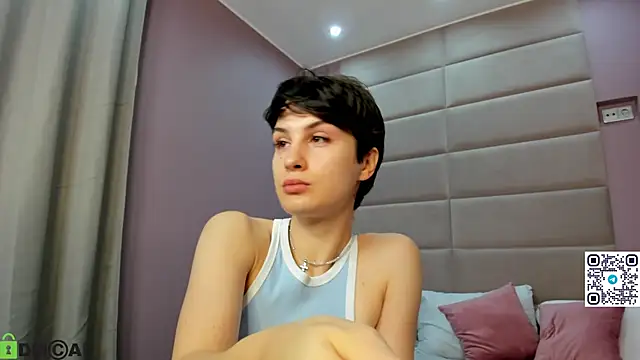 Adeline Perle online show from 11-22-25, 01:04