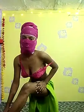 Snapshot of Cute-Rashmii chatting on 10-15-25, 10:04 Cute-Rashmii online show from 10-15-25, 10:04