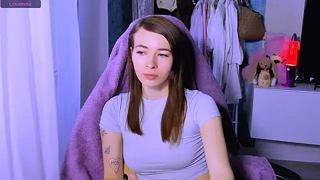 Snapshot of ZoyaMill chatting on 11-09-25, 06:12 ZoyaMill online show from 11-09-25, 06:12