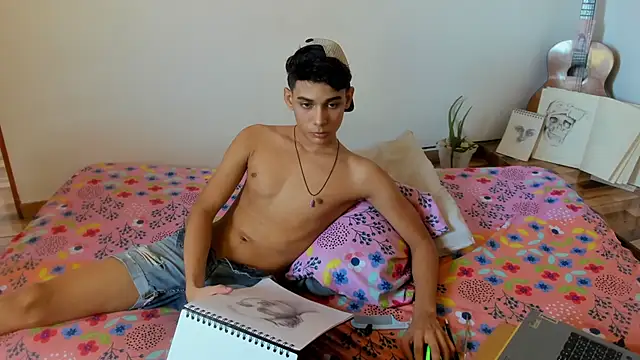 Snapshot of AliottTwink chatting on 10-28-25, 08:22 AliottTwink online show from 10-28-25, 08:22