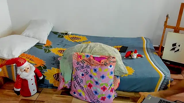 Snapshot of AliottTwink chatting on 12-15-25, 10:03 AliottTwink online show from 12-15-25, 10:03