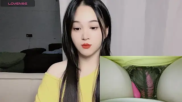 Snapshot of woaiqinqin chatting on 10-22-25, 03:56 woaiqinqin online show from 10-22-25, 03:56