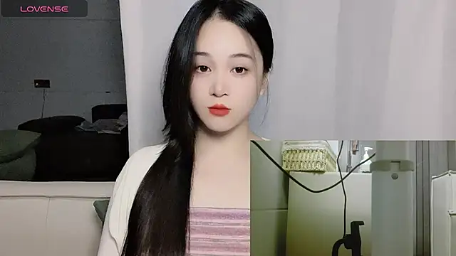 Snapshot of woaiqinqin chatting on 10-23-25, 03:33 woaiqinqin online show from 10-23-25, 03:33