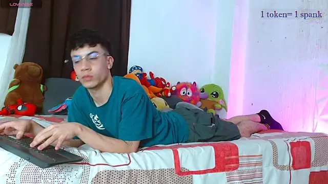 Snapshot of aaronjames1 chatting on 12-02-25, 10:16 aaronjames1 online show from 12-02-25, 10:16