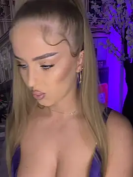 AubrieleRouj1 online show from 04-19-26, 06:32