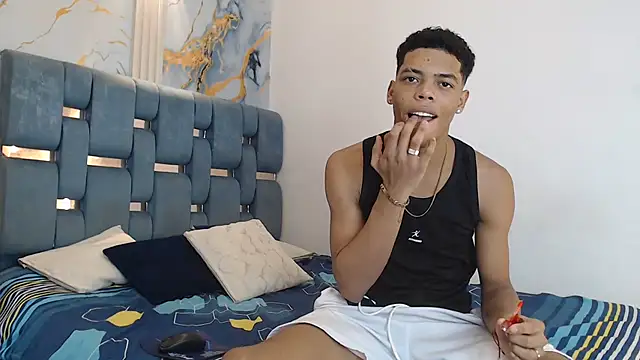 PRETTY FEM online show from 02-12-26, 01:22