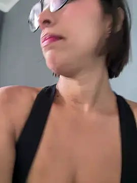 Snapshot of luvely chatting on 07-29-26, 02:04 luvely online show from 07-29-26, 02:04