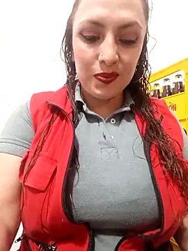 Snapshot of VERONICA__03 chatting on 12-05-25, 03:20 VERONICA 03 online show from 12-05-25, 03:20