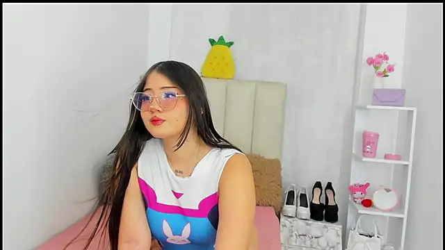 Snapshot of ImSofia222_ chatting on 11-13-25, 05:28 ImSofia222 online show from 11-13-25, 05:28