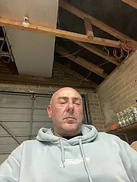 Richmcgee online show from 04-05-26, 07:22