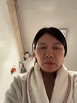 xiiuuff18 online show from 03-10-26, 12:21