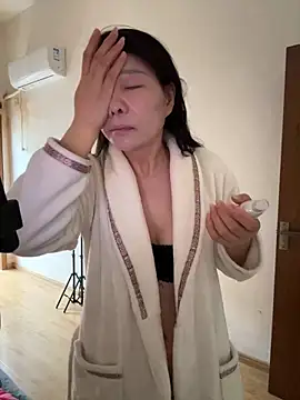 xiiuuff18 online show from 04-22-26, 11:17