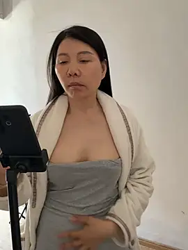 xiiuuff18 online show from 04-26-26, 01:47