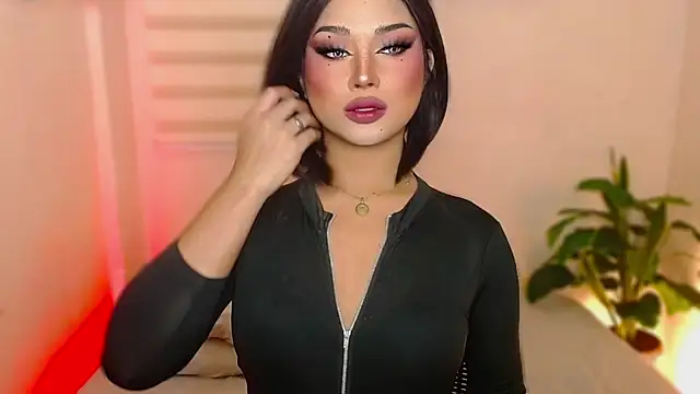 Snapshot of MissRumi_Hunter chatting on 10-21-25, 04:30 MissRumi Hunter online show from 10-21-25, 04:30