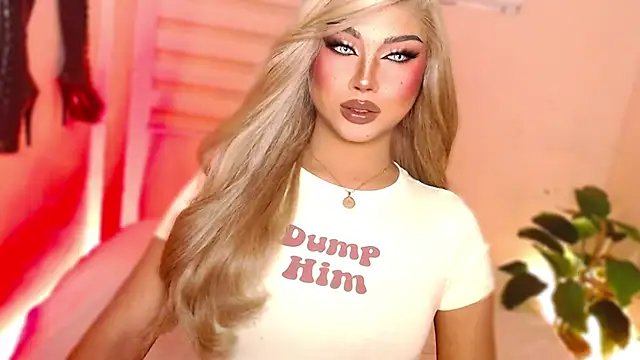 Snapshot of MissRumi_Hunter chatting on 12-14-25, 02:17 MissRumi Hunter online show from 12-14-25, 02:17