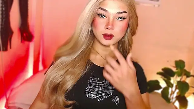 Snapshot of MissRumi_Hunter chatting on 12-15-25, 07:40 MissRumi Hunter online show from 12-15-25, 07:40