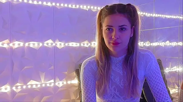 Aishha  online show from 10-27-25, 06:06