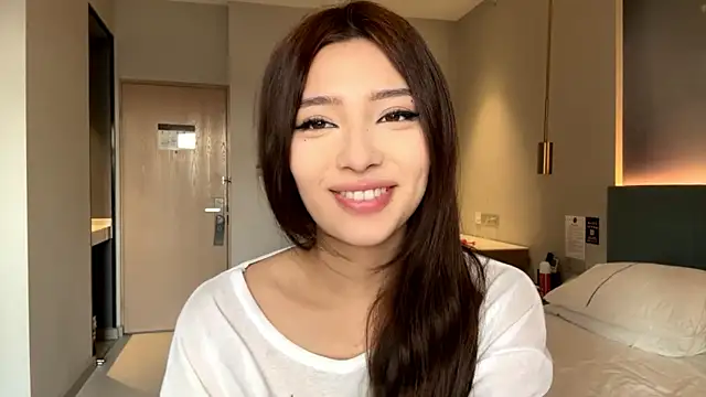 Snapshot of LaurelLeier chatting on 01-13-26, 07:35 LaurelLeier online show from 01-13-26, 07:35