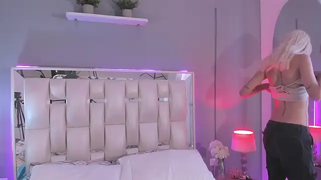 Darlyn tenderhot   online show from 11-22-25, 07:24