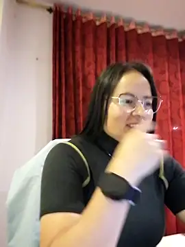 Snapshot of Daliz_Leon chatting on 10-11-25, 02:44 Daliz Leon online show from 10-11-25, 02:44