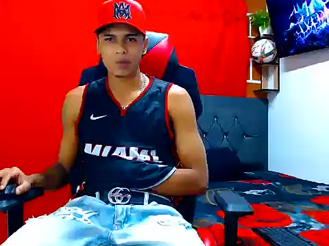Snapshot of cristian_tayron1 chatting on 07-06-26, 06:21 cristian tayron1 online show from 07-06-26, 06:21