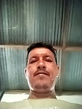 Snapshot of colombiano198720 chatting on 09-21-25, 04:08 colombiano198720 online show from 09-21-25, 04:08