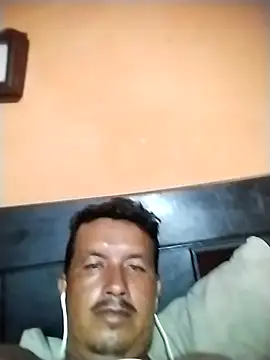 Snapshot of colombiano198720 chatting on 09-24-25, 01:09 colombiano198720 online show from 09-24-25, 01:09