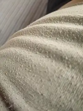 Snapshot of colombiano198720 chatting on 10-06-25, 06:27 colombiano198720 online show from 10-06-25, 06:27