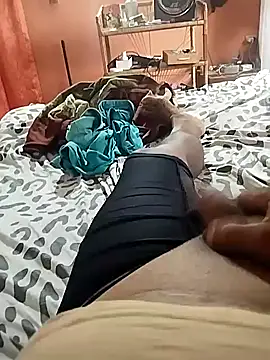 Snapshot of colombiano198720 chatting on 10-10-25, 11:20 colombiano198720 online show from 10-10-25, 11:20