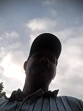 Snapshot of colombiano198720 chatting on 10-19-25, 12:06 colombiano198720 online show from 10-19-25, 12:06