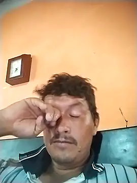 Snapshot of colombiano198720 chatting on 11-10-25, 12:04 colombiano198720 online show from 11-10-25, 12:04