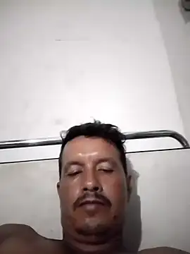 Snapshot of colombiano198720 chatting on 11-26-25, 01:28 colombiano198720 online show from 11-26-25, 01:28