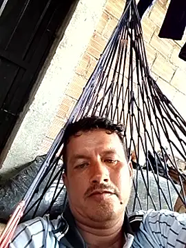 Snapshot of colombiano198720 chatting on 11-29-25, 08:01 colombiano198720 online show from 11-29-25, 08:01