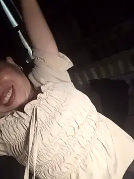 Snapshot of _YooY_ chatting on 11-08-25, 12:55 YooY online show from 11-08-25, 12:55