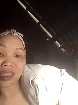 Snapshot of _YooY_ chatting on 12-15-25, 12:04 YooY online show from 12-15-25, 12:04