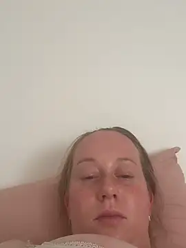 Snapshot of Eflctt chatting on 09-20-25, 03:24 Eflctt online show from 09-20-25, 03:24