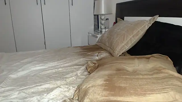 petite danielle online show from 11-27-25, 08:55